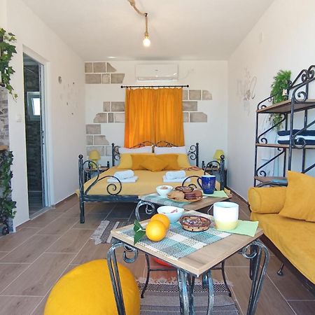 Lustica Apartments エクステリア 写真