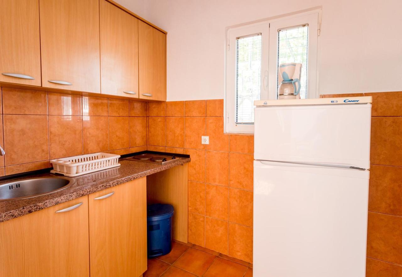 Lustica Apartments エクステリア 写真