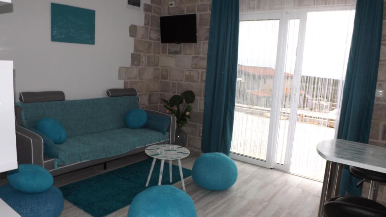 Lustica Apartments エクステリア 写真