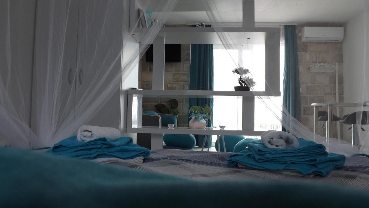 Lustica Apartments エクステリア 写真